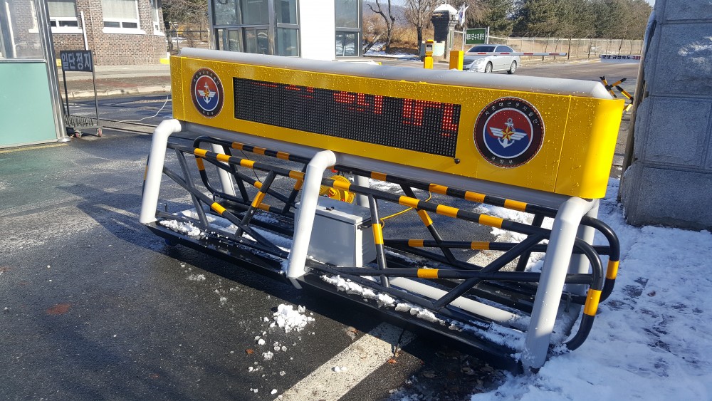 LED정보표출형 바리케이드(LED Information display barricade)